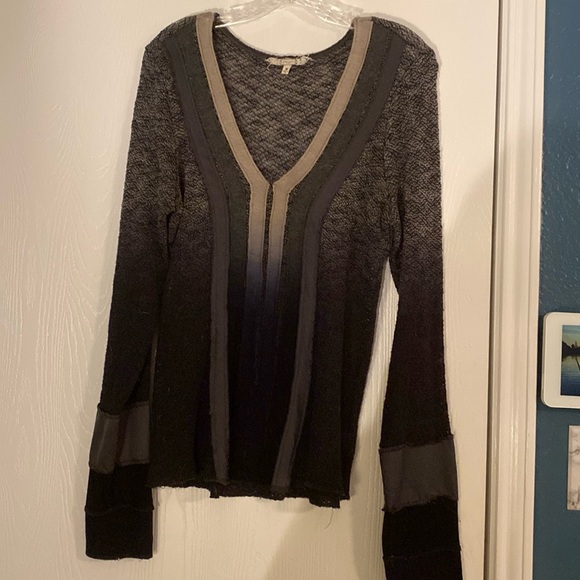 Gimmicks by BKE tan and gray-blue v neck top size medium - Picture 1 of 7